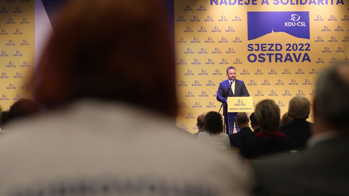 Jurečka znovu předsedou KDU-ČSL. Lidé očekávají, že jim pomůžeme, apeloval